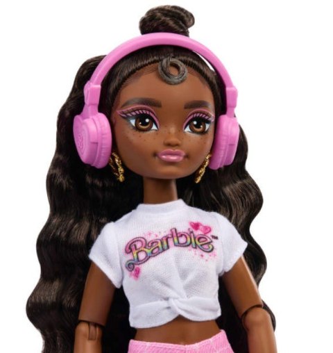 Lalka Barbie Dream Besties Brooklyn na wrotkach Lalka Barbie Dream Besties Brooklyn na wrotkach