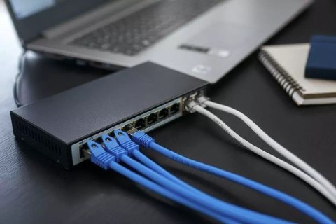 Przełącznik Ceres EX-SF1008P 8 portów 10-100Mbps Przełącznik Ceres EX-SF1008P 8 portów 10-100Mbps