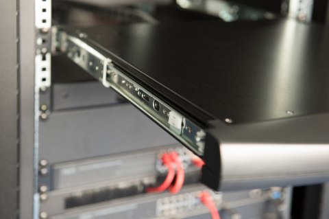 Konsola 19 LCD z touchpad KVM 8 portów 1U komplet kabli (8xDS-19231) klawiatura US Konsola 19 LCD z touchpad KVM 8 portów 1U komplet kabli (8xDS-19231) klawiatura US