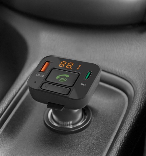 Transmiter FM z bluetooth i ładowarką 20W Transmiter FM z bluetooth i ładowarką 20W
