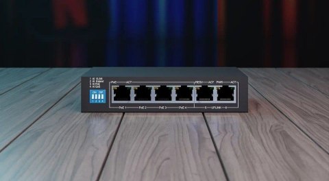 Switch KRIOS PoE 4x Gigabit PoE/PoE+, 2x RJ45 Uplink Gigabit, 60W